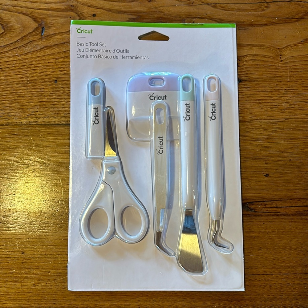Brand new Cricut basic tool set.